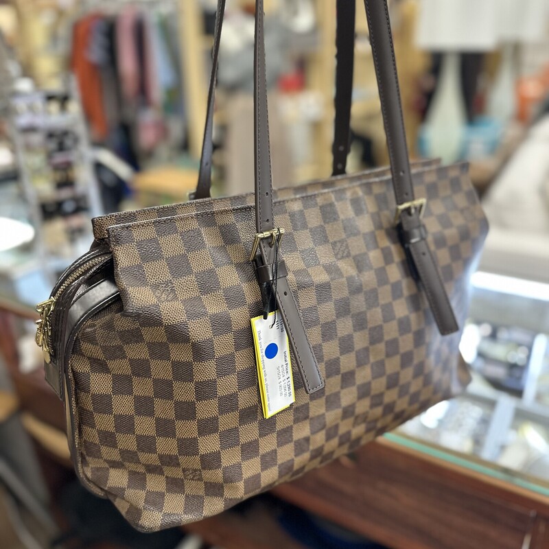 Louis Vuitton Damier Ebene Chelsea Tote, in near-perfect condition!<br />
Size: 18x10in