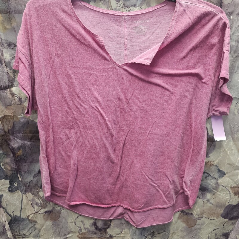 Short sleeve tee in a distressed pink/red