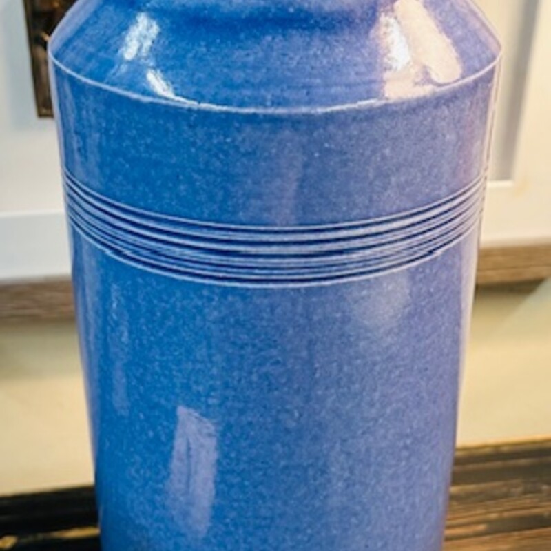 Ethan Allen Bottle Shaped Vase
Blue
Size: 5x13.5H