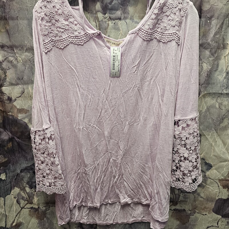 Half sleeve knit top in purple with all the lace