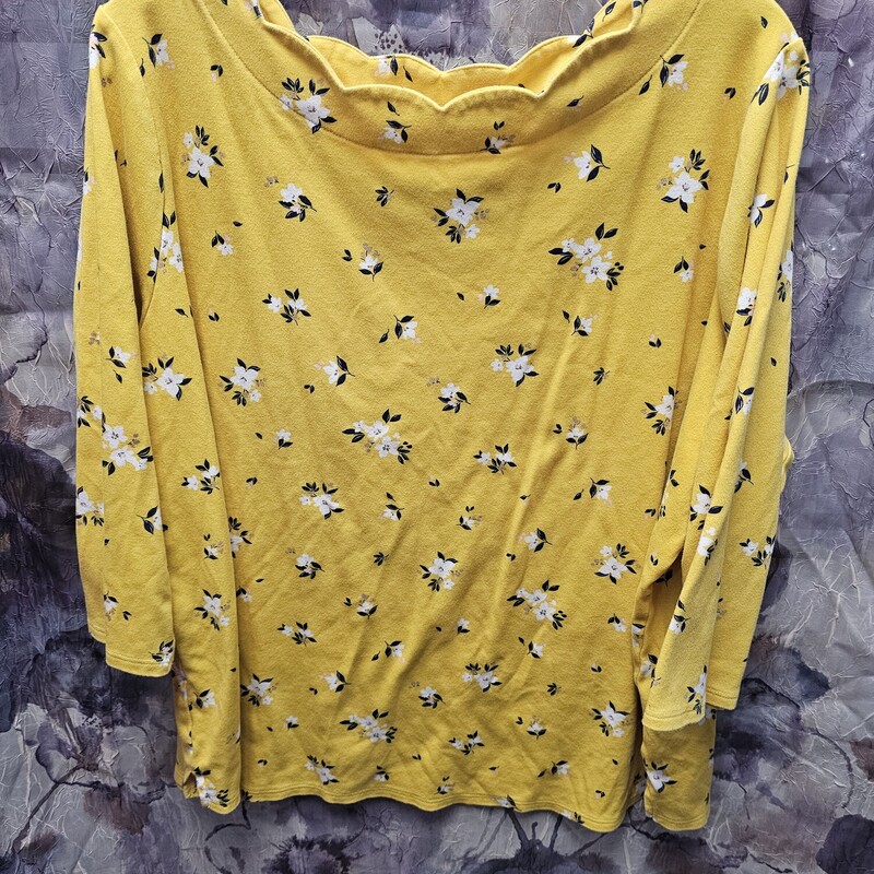 Half sleeve knit top in yellow with floral print.