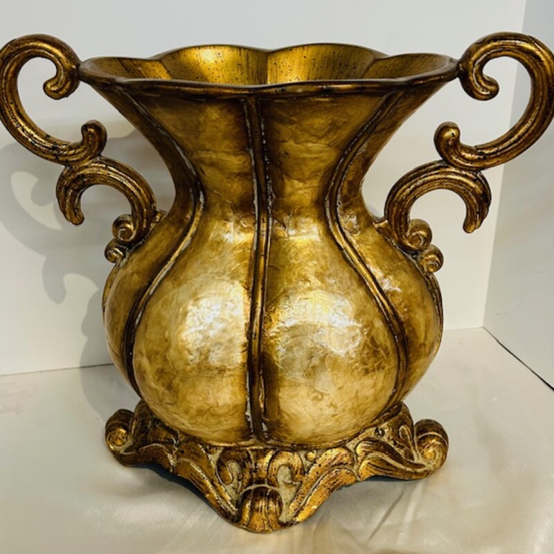 Ornate Fluted with Handles Vase
Gold
Size: 14 x 7 x 12.5H