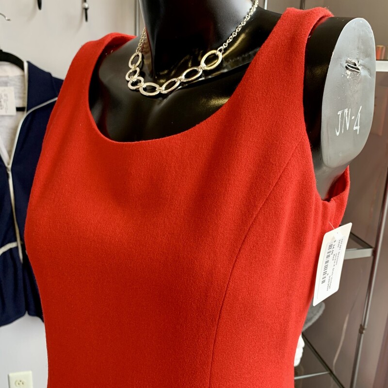 Jackie K Slvls Vintage,
Colour: Red,
Size: 6   armpit to armpit 17inch,
Material; 100% wool; lining 100% acetate