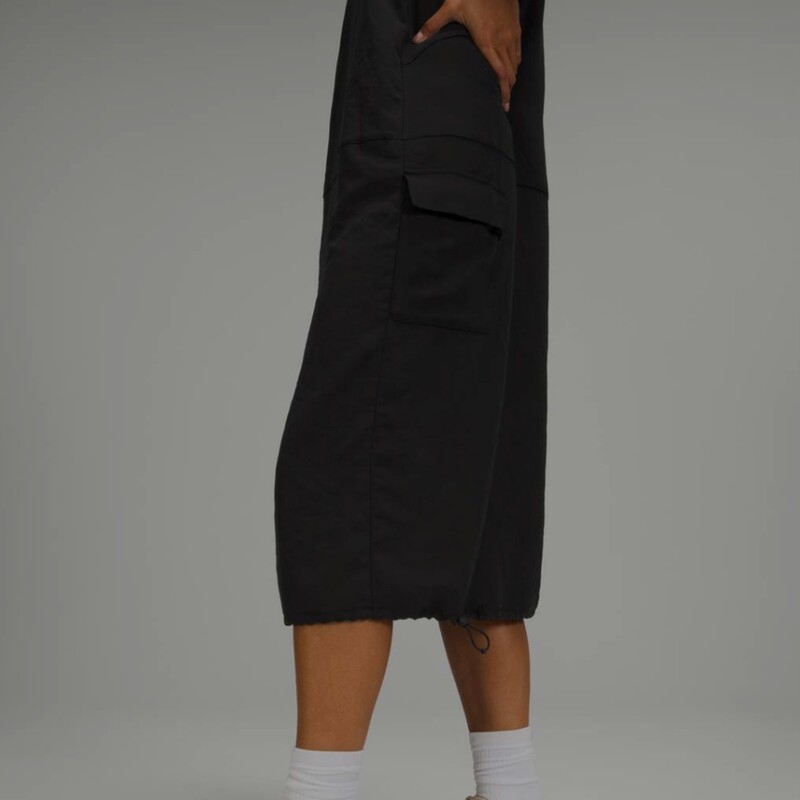 Lululemon Pocketed Drop-Waist Midi Dress. Worth $138. Softly textured fabric is quick-drying, drapey and lightweight with a relaxed fit. Cinchable hem, side pockets, and a hidden pocket. In excellent pre-loved condition! Colour: Black, Size: 10