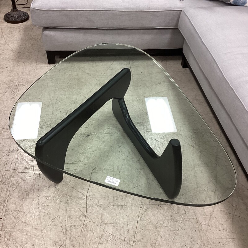 Noguchi Coffee Table, Black Base, Original<br />
50in long x 36in wide x 15in tall