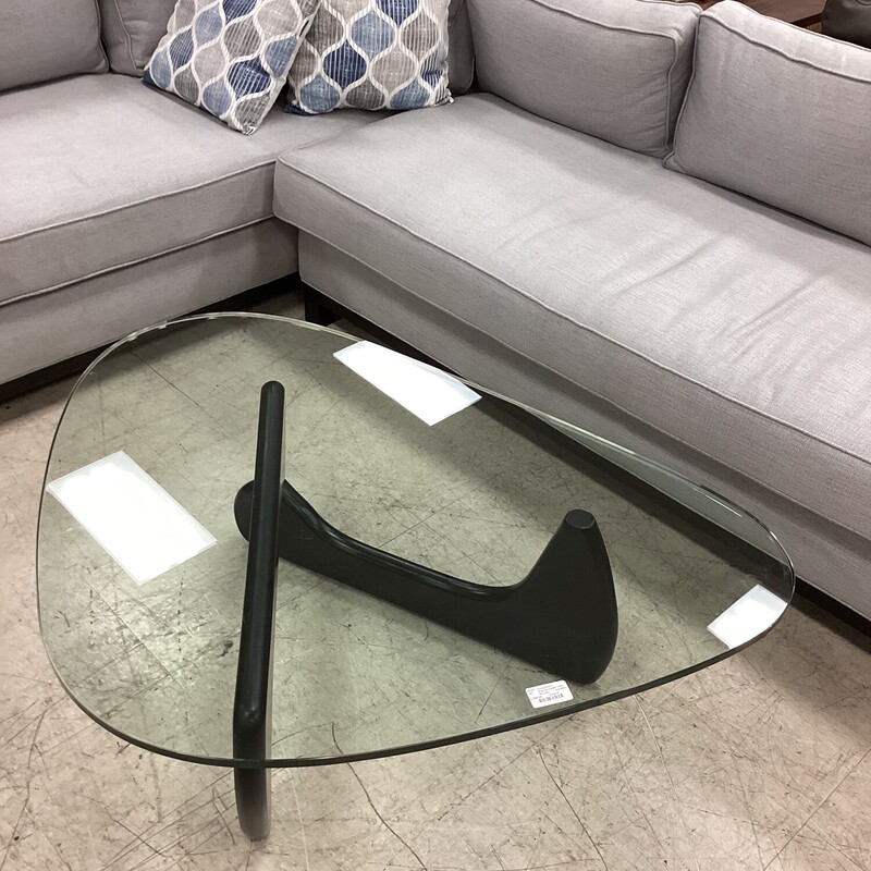 Noguchi Coffee Table, Black Base, Original<br />
50in long x 36in wide x 15in tall