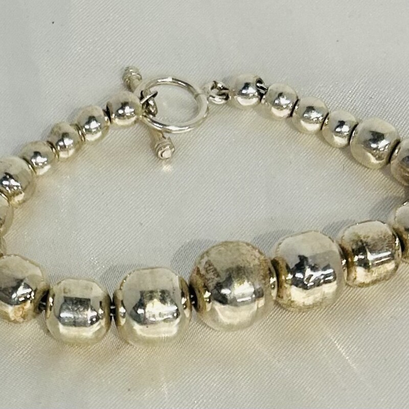 925 Graduated Beads Bracelet
Silver Size: 7.5L