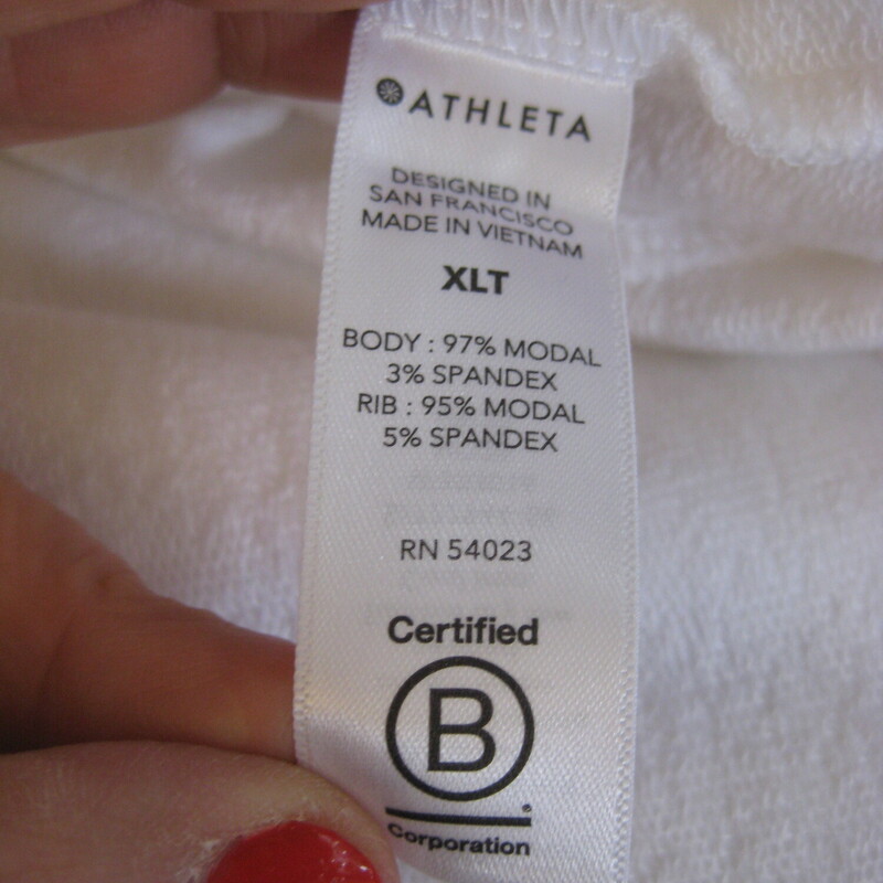 NWT Athleta Open Card, White, Size: XL Tall<br />
Fabulous soft as a cloud open cardigan from Athleta<br />
Brand new with tags<br />
the color is Bright White<br />
This sweater has pockets and little holes for your thumbs for that extra cozy feel<br />
<br />
size XL T - Tall<br />
shoulder to shoulder: 18<br />
lenght: 34<br />
<br />
orginally $89<br />
<br />
thanks for looking!<br />
#69901