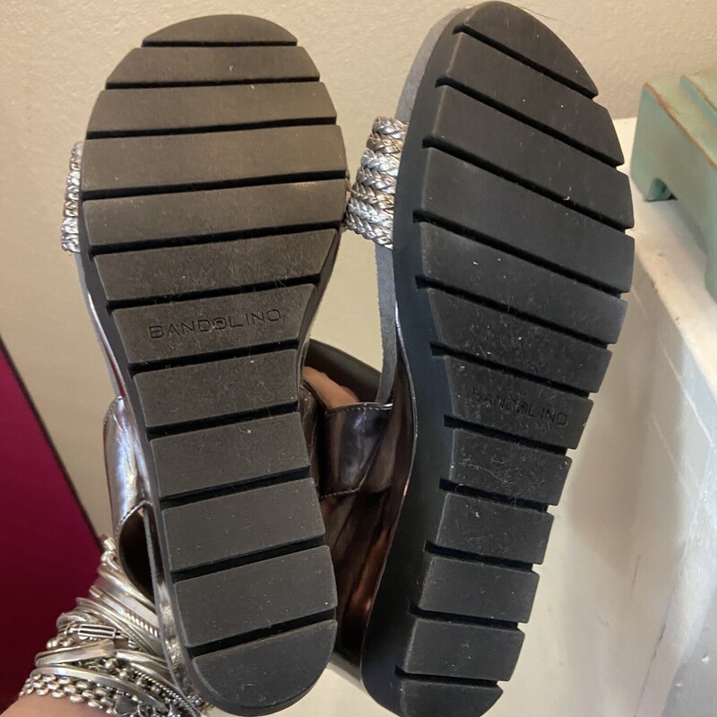 Slv/gl Braid Wedge Sandal<br />
Slv/gld<br />
Size: 8 1/2