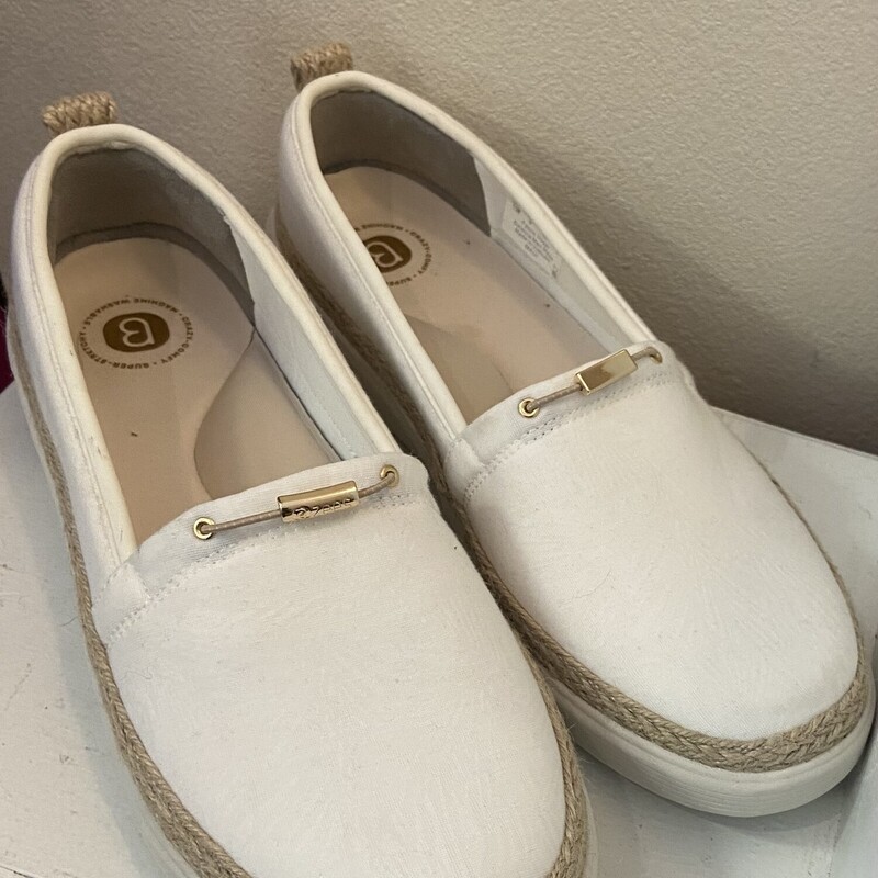 NEW White Slip On Sneaker<br />
White<br />
Size: 11