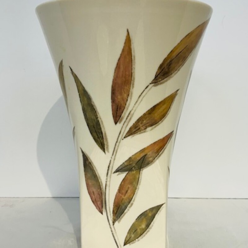 Lenox Flower Vase
Ivory
Size: 7.5 x11 H