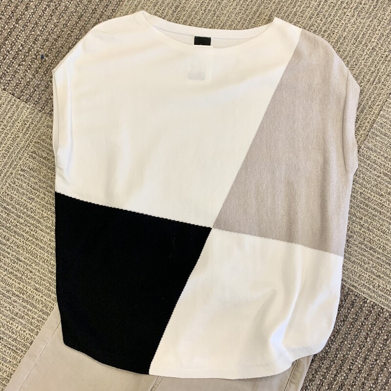 Aaeda Fine Knit Spring Sweater,<br />
Colour: Cream, black and beige,<br />
Size: Medium
