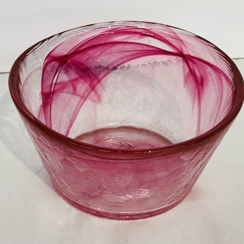 Kosta Boda Swirl Bowl
Pink Clear
Size: 5.5 x 3H
