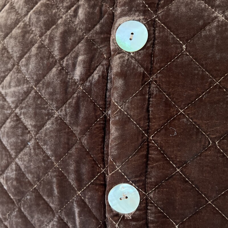 Extra Large Cushion Quilted
Velvet & Mother Of Pearl Buttons
Brown
Feather Insert Removable Cover