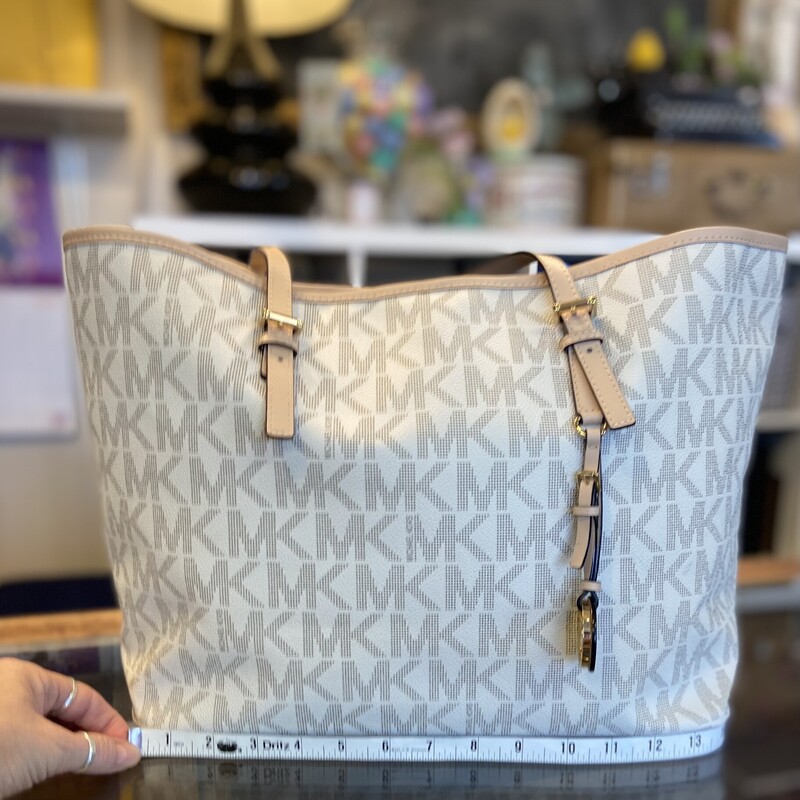 Tan/crm MK Lther Purse<br />
Tan/crm<br />
Size: Tote