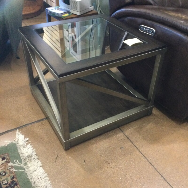 End Table Metal Glass, Metal/Gl, Size: Incl Item#

20H X 24W X24L


FOR IN-STORE OR PHONE PURCHASE ONLY
LOCAL DELIVERY AVAILABLE $50 MINIMUM