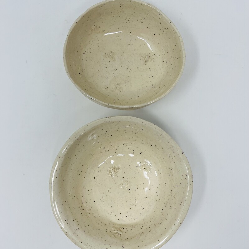 Artisan Bowls  Embossed Bees
Signed
Sand
Set Of 2