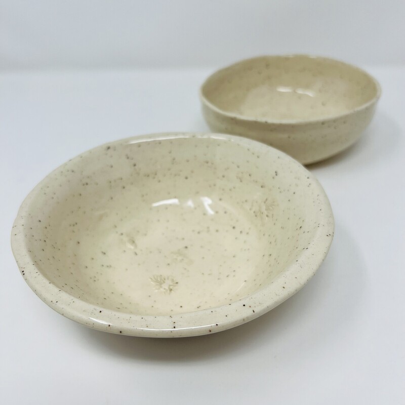 Artisan Bowls  Embossed Bees
Signed
Sand
Set Of 2