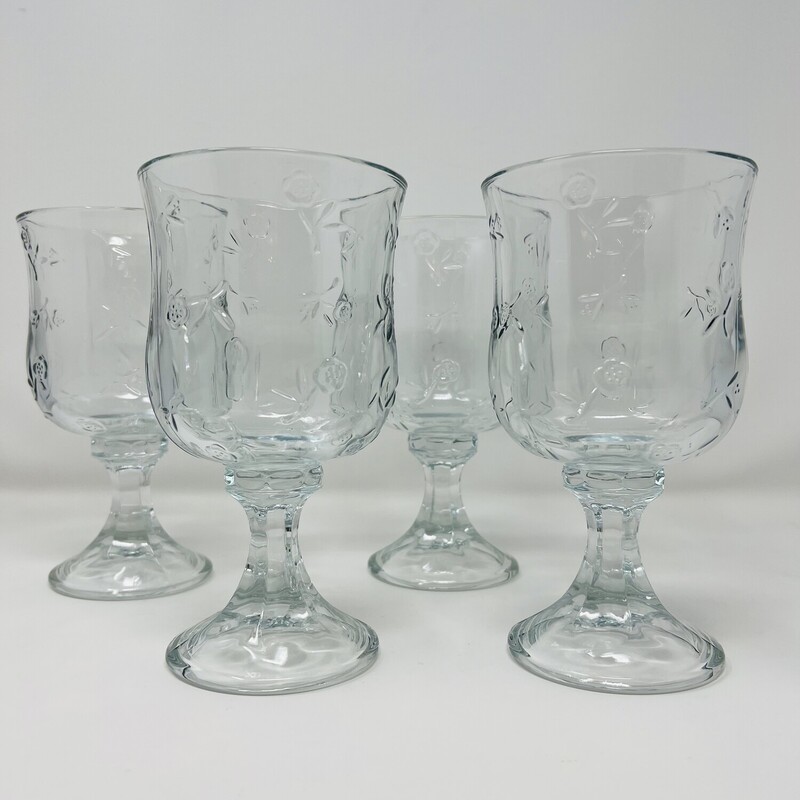 Glass Stemware With  Floral Motif
Clear
Set Of 4