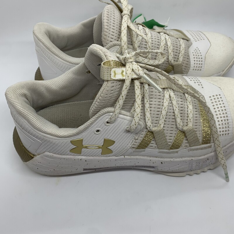 Underarmor Sneaker, White, Size: 8<br />
All Sales Are Final<br />
No Returns<br />
Pick Up In Store Within 7 Days Of Purchase<br />
or<br />
Have It Shipped<br />
<br />
Thanks for Shopping With Us :-)