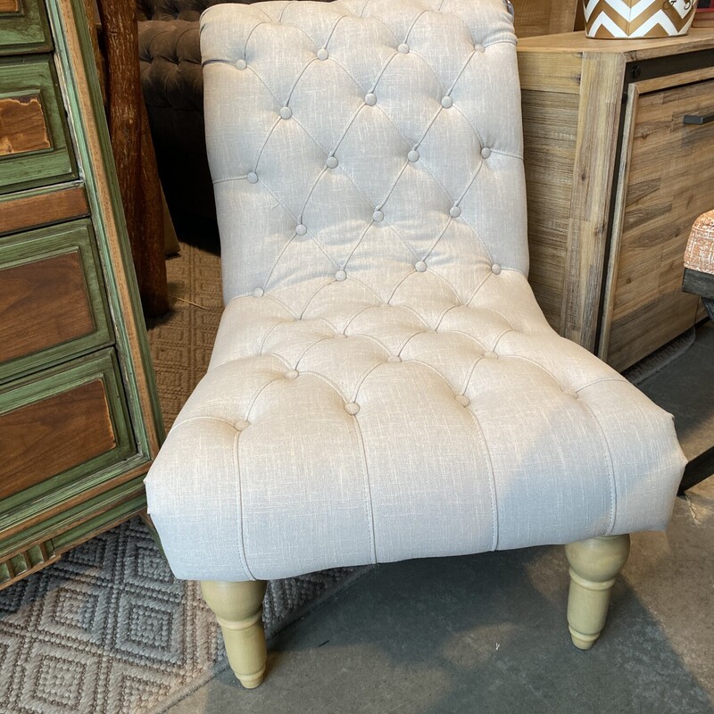 Beige Slipper Chair

Size: 27Wx34Dx35H
