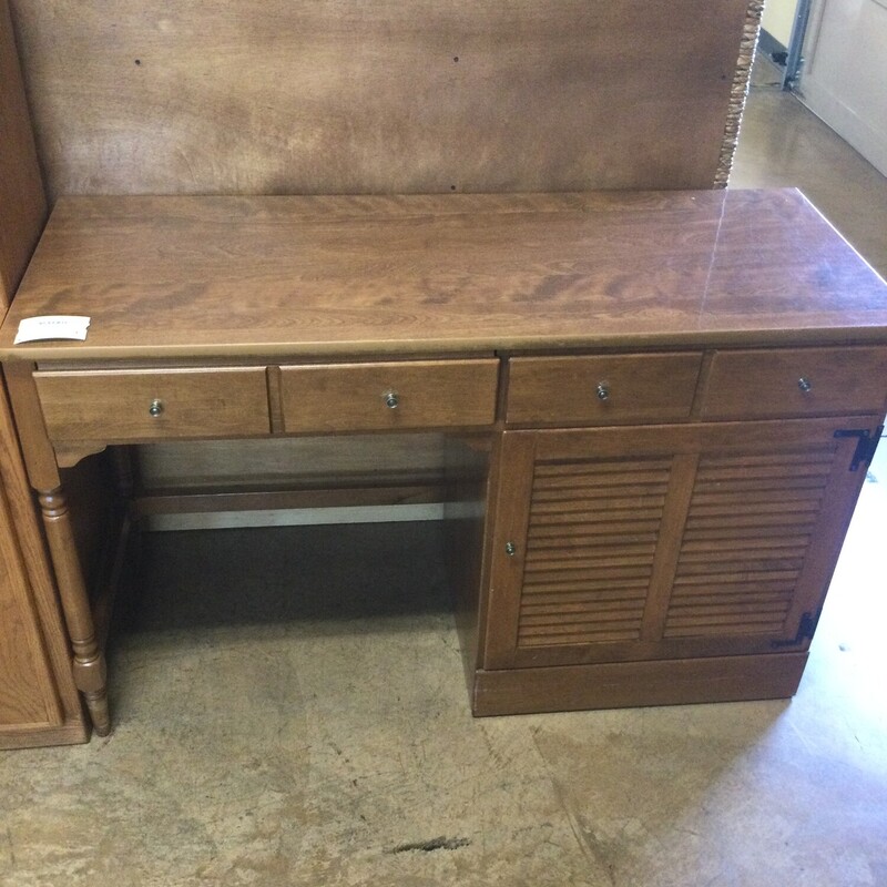 Ethan Allen, Computer desk , Size: 48w x 31h x 19d
L4130

FOR IN-STORE OR ON LINE PURCHASE
Local deliveery available, $50 minimum