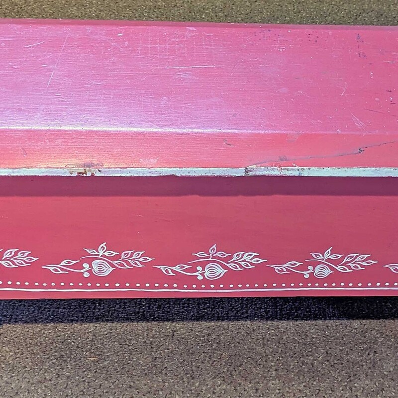 Stenciled Red Bench/Riser

24 In W x 9 In D x 10 In T
Cute bench!
Could work as a table riser or plant stand!

There is a surface crack on the top.