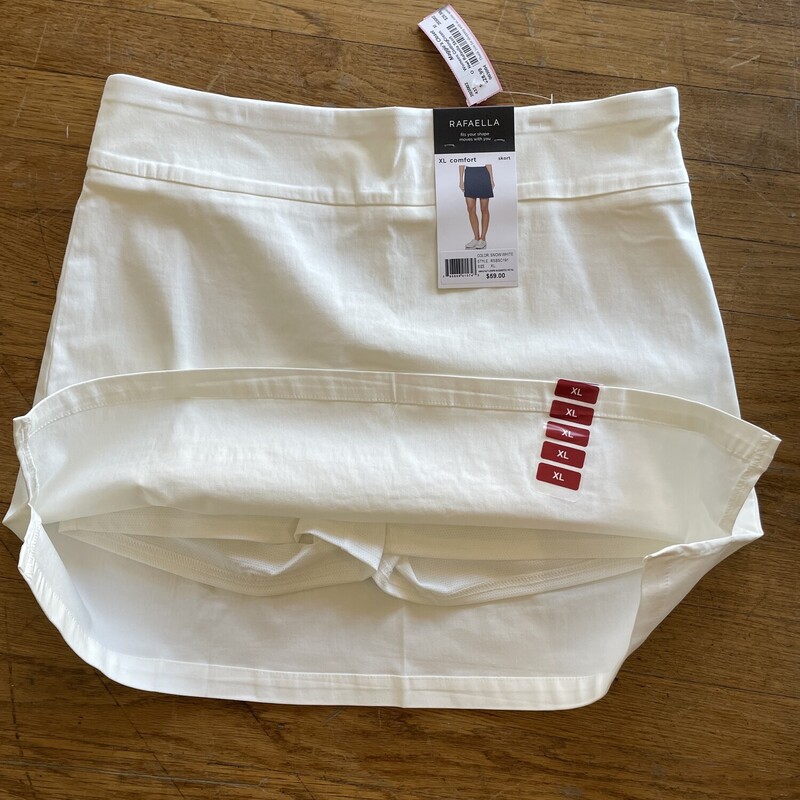 Nwt Rafaella Skort, Cream, Size: Xl<br />
New with tags<br />
all sales final<br />
shipping available<br />
free in store pick up within 7 days of purchase