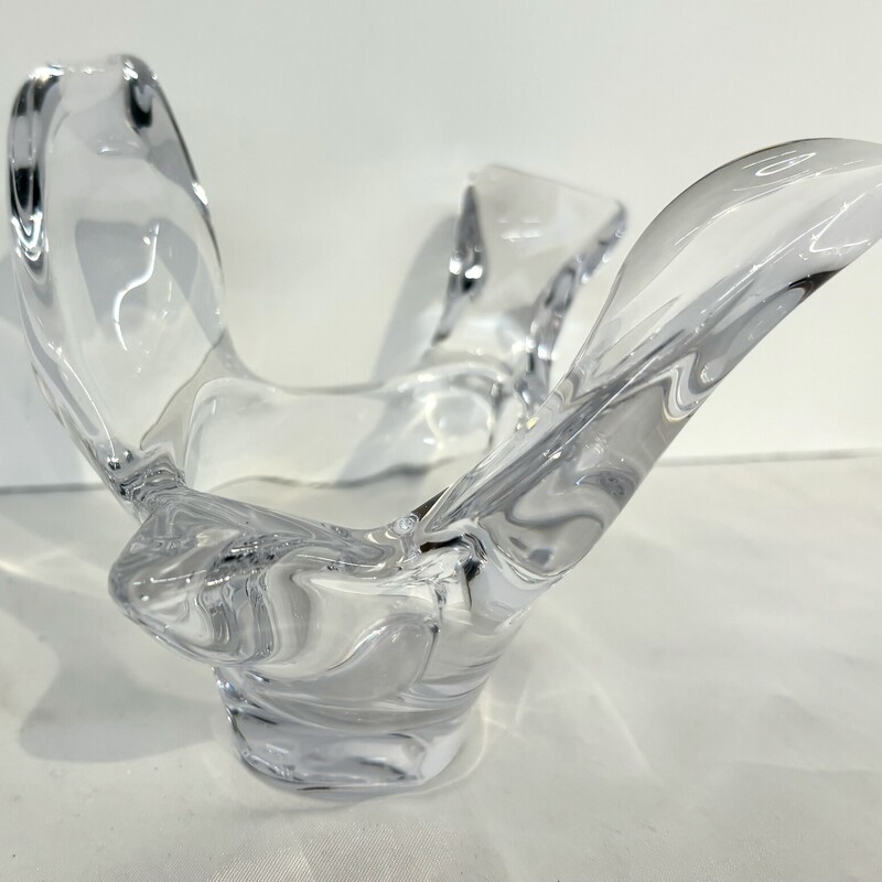 Flying Bird Glass Bowl
Clear
Size: 6.5 x 7.5 x 5H