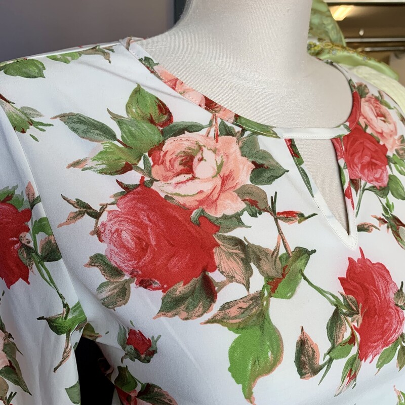 Guillaume Roses On Pink,<br />
Colour: Cream Pink and Green,<br />
Size: Medium