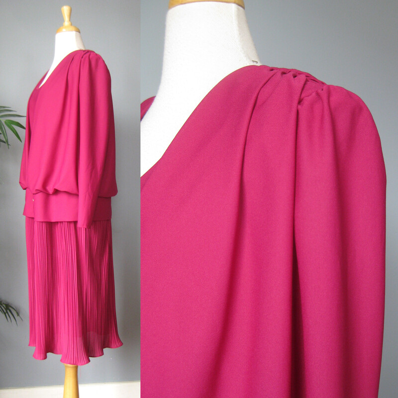 Vtg Miss Classic Gown, Raspberr, Size: 14
Deep raspberry pink evening dress from the 1980s by Miss Classic
It has big shoulder pads, a pleated skirt with lettuce hem and a pretty sequined flowers at the dropped waist
The dress has a layered effect, appearing to have a jacket over the bodice but it is all one piece.
No closures.

Made in the USA
Marked size 14

Here are the flat measurements, please double where appropriate:
Shoulder to shoulder: 16
Armpit to Armpit: 20.5
Waist: 21
Hips: 22.5
Length from back of neck to hem: 47.5
Underarm sleeve seam: 18

Excellent condition, no flaws!
Thank you for looking.
#62834