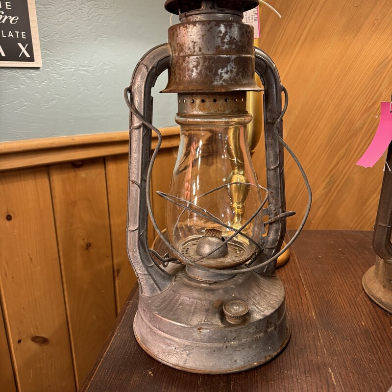 Dietz #2 Blizzard Lantern
Vintage Oil Lantern
15 Inches Tall, 7.5 Inches in Diameter