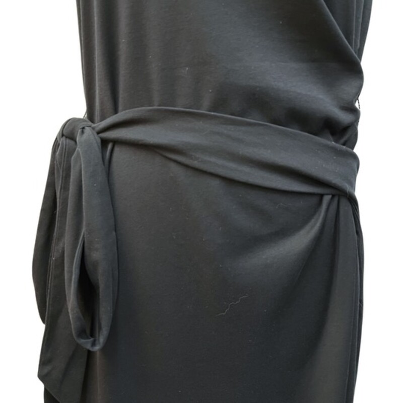 Vince Belted Midi Dress<br />
Sleeveless<br />
100% Pima Cotton<br />
Color: Black<br />
Size: Large