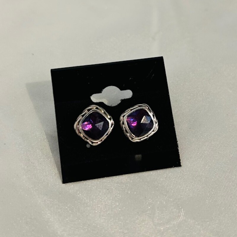 925 John Hardy Amethyst Studs
Silver Purple Size: Small
Matching necklace sold separately