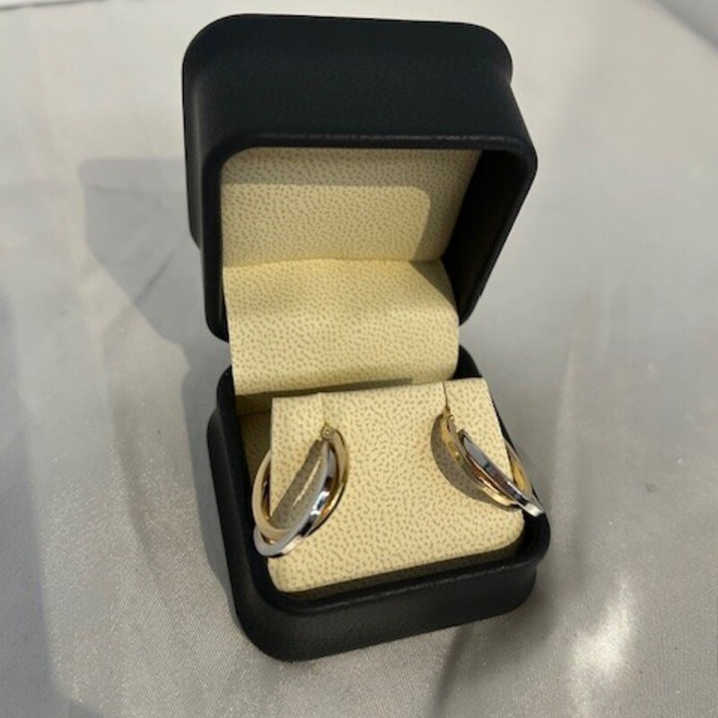 14k RL Turkey Oval Hoops
White Silver Size: 1L
Weight: 2.5g for both earrings
Original earring box and outer box included