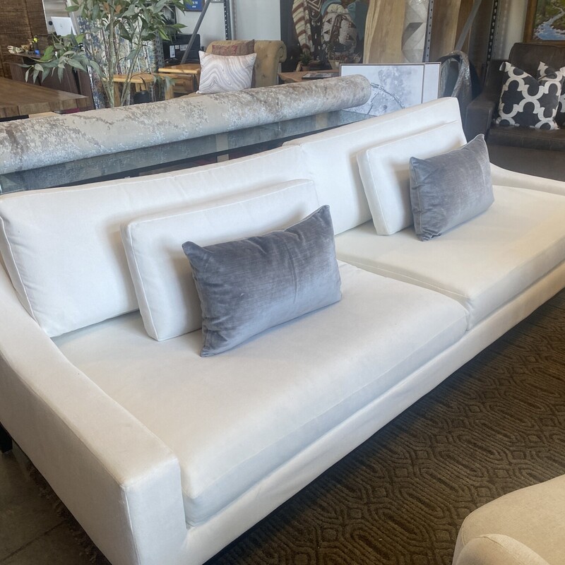 RH Italia Track Arm Sofa<br />
<br />
Size: 96Lx41Dx27H<br />
<br />
Hand assembled by master craftsmen in North America. Italian modernist design of the 1950s informs the simplified lines of our Italia Track collection. Elegant in its minimalism, the contemporary silhouette features a streamlined frame that sits elevated atop a slim base available in a choice of wood finishes.