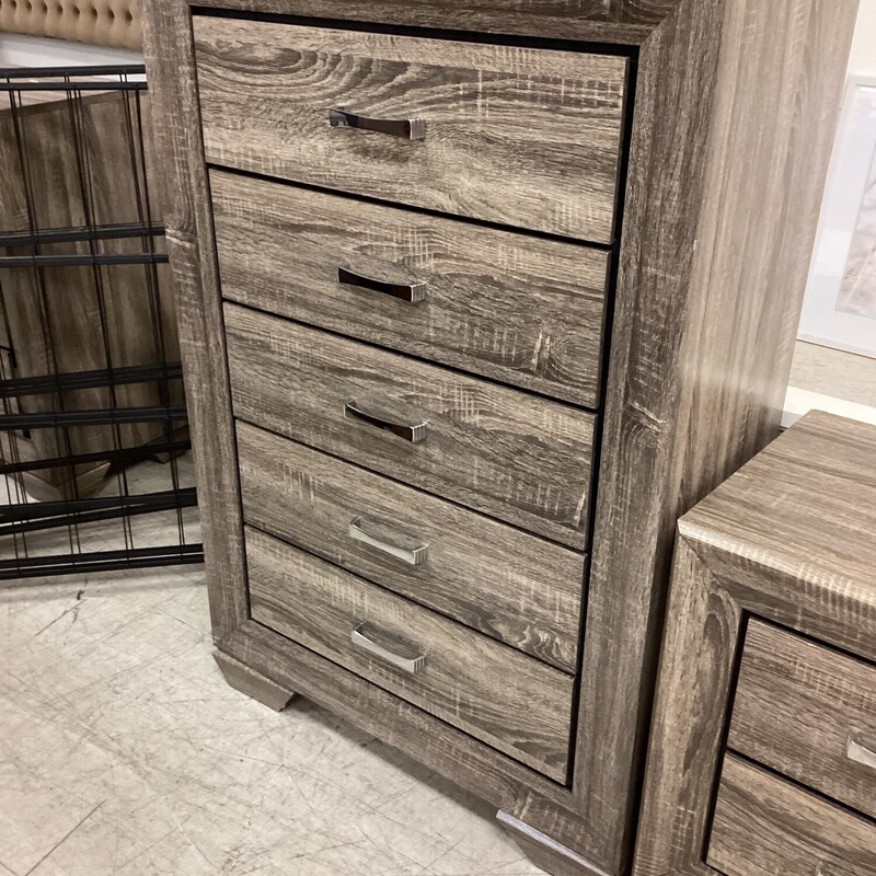 Coaster Chest, Wht/Blck, 5 Drawer
33in wide x 17in deep x 50in tall