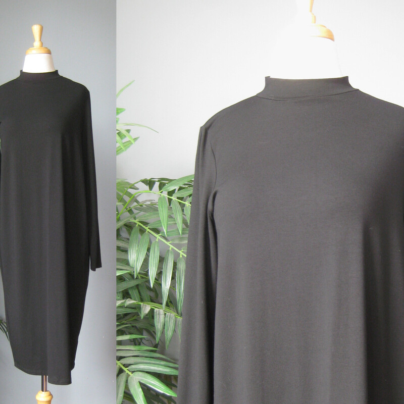 NWT Eileen Fisher, Black, Size: Small
gorgeous dress, NWT by Eileen Fisher
fluid viscose jersey, mock neck, long sleeves
It's called the funnel neck oval dress
solid black
orginal price $198

can be styled so many ways, so simple and classic will never not be chic.

Size Small
Flat measurements:
shoulder to shoulder: 14.5
armpit to armpit: 18.75
waist area: aprox 20 - it's totally straight from armpit to hem
hip area: 21.5
underarm sleeve seam length: 20
length: 41.5

perfect brand new condition
thanks for looking!
#65780
