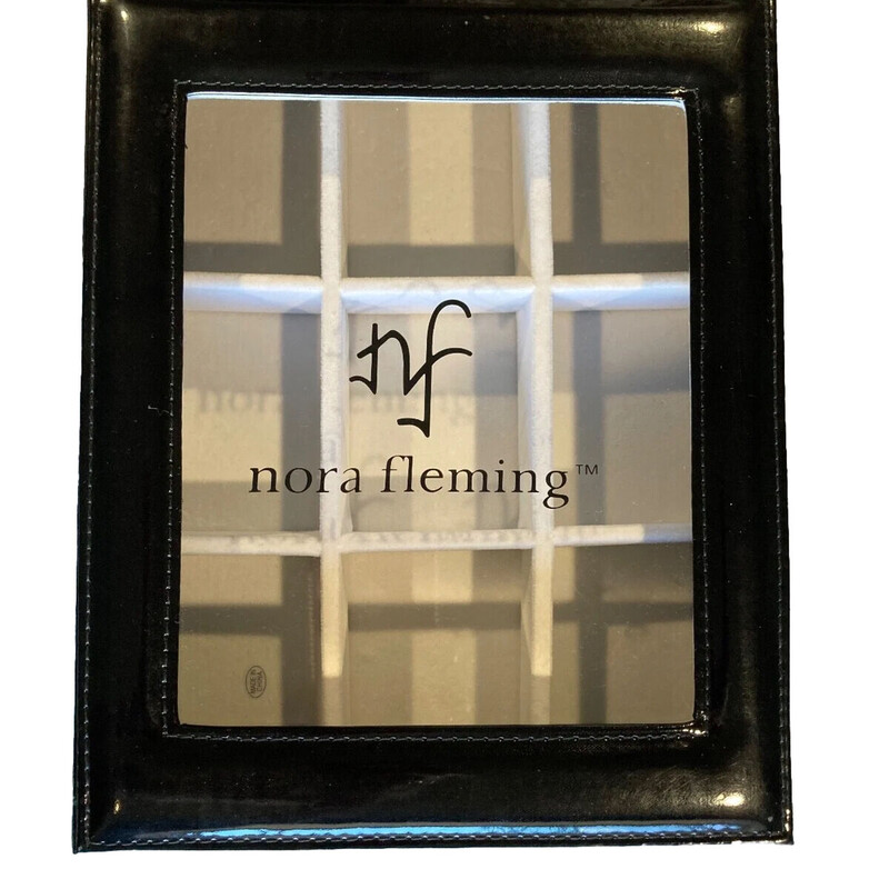 Nora Fleming Carrying Case
Black White Clear Size: 8 x 10 x 3H