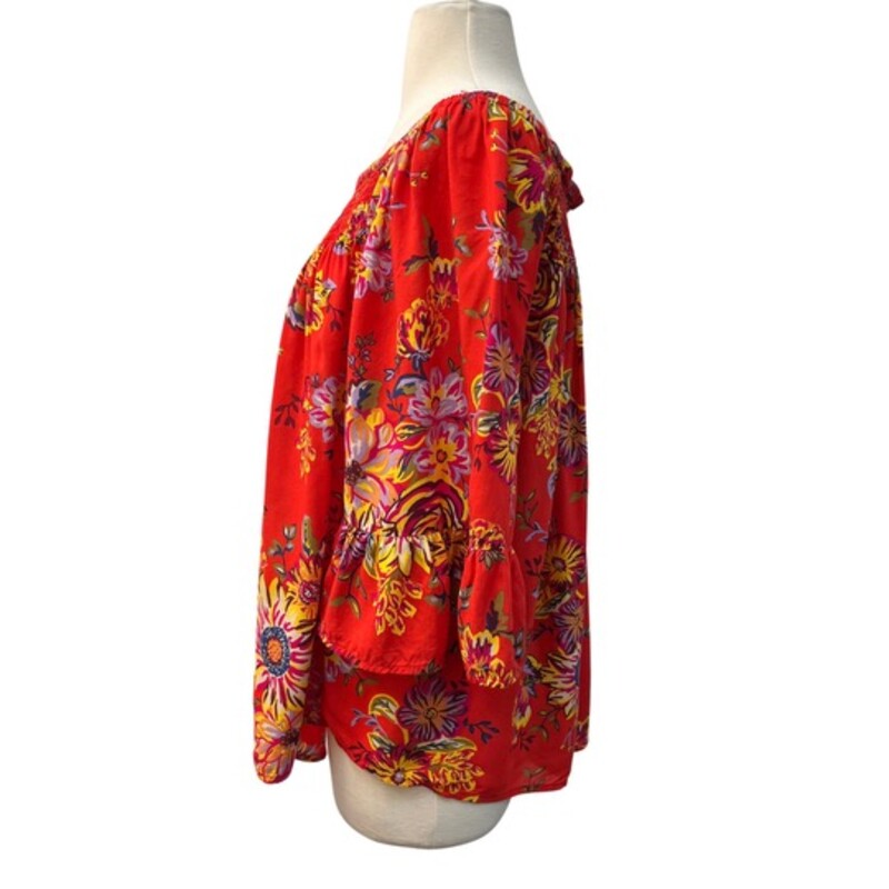 BeachLunchLounge Top
Bell Sleeve Detail
Smocking across the Top
Red with a Rainbow of Colors
Size: 1XL