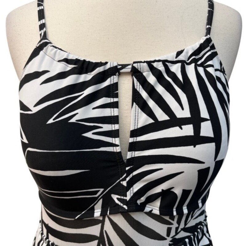 Sea & Sand Swimsuit<br />
One Piece<br />
Black and White<br />
Size: Large<br />
Retail for $108.00