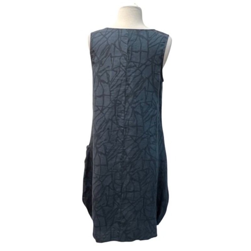 New With Tags Chalet Et Ceci Dress<br />
100% Linen<br />
With Pockets<br />
Wearable Art at Its Best<br />
Blues Tones<br />
Size: Small