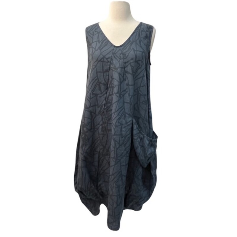 New With Tags Chalet Et Ceci Dress<br />
100% Linen<br />
With Pockets<br />
Wearable Art at Its Best<br />
Blues Tones<br />
Size: Small