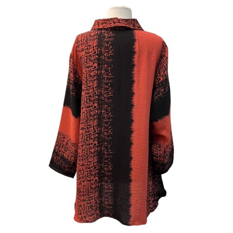 Habitat Abstract Tunic<br />
Wearable Art!<br />
Colors: Rust and Black<br />
Size: Large