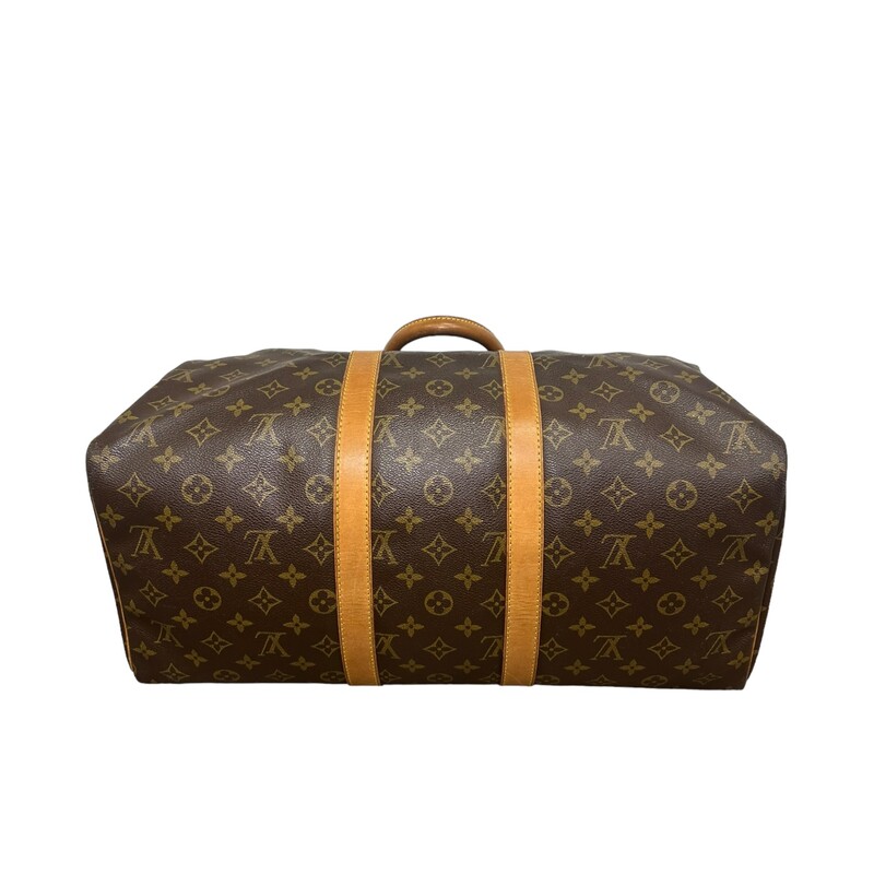 Louis Vuitton Keepall, Monogram, Size: 45<br />
Lightweight and roomy, the Louis Vuitton Keepall Bandoulière 45 is the only way to travel in style. Its timeless shape and classic Monogram canvas are as fresh today as they ever have been.<br />
<br />
17.7 x 10.6 x 7.9 inches<br />
(length x Height x Width)<br />
Monogram Canvas<br />
Natural Cowhide Leather trimmings<br />
Cotton Textile Lining<br />
Good capacity<br />
Cabin size<br />
Removable leather name tag