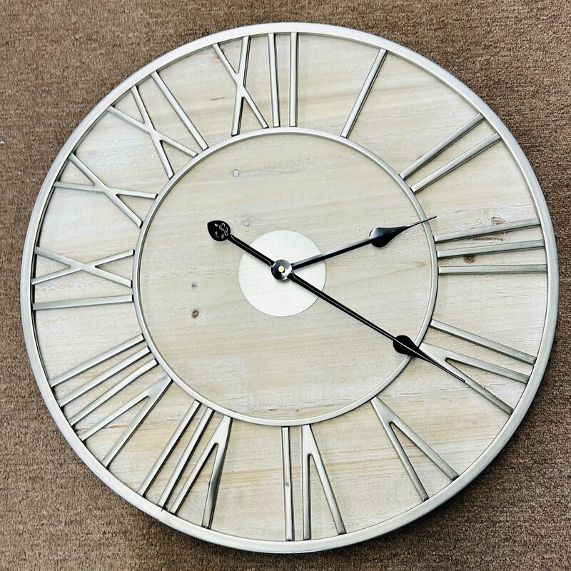 Round Natural Wooden Clock
Natural
Size: 23.5 Dia