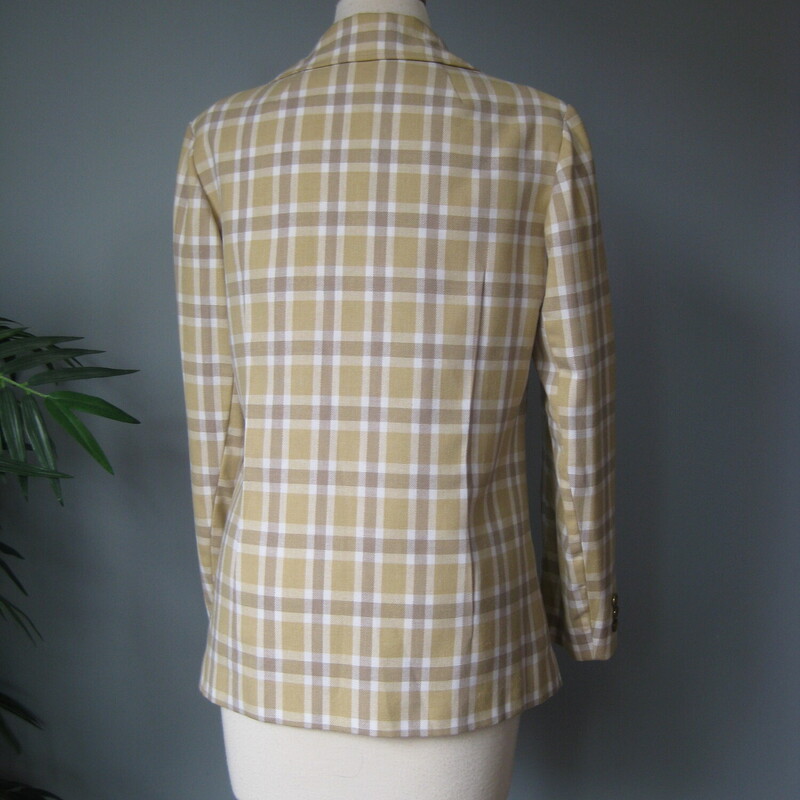 Plaid Blazer / Vtg 70s / Country Sophisticates Plaid Jacket / Gray Beige washable blazer with working pocketsHere's a smart plaid wool jacket from Country Sophisticates.<br />
Cream, White and Gray plaid with single breasted three button styling, with patch pockets.  High peaked lapels<br />
Fully lined.<br />
The fabric is a woven wool like but it's not wool.  There is a machine washable tag inside.<br />
<br />
<br />
Great condition, I think this jacket was originally sold as a 'second' , because the label has a notch cut out and there seems to be a little sewing  glitch at the center front left hem.<br />
Marked size 12, but better for a small/medium<br />
Flat measurements, please double where appropriate:<br />
<br />
Shoulder to shoulder: 16<br />
Armpit to armpit: 19<br />
Waist: 17.75<br />
Underarm sleeve seam length: 18.5<br />
Overall length: 27<br />
<br />
<br />
Thank you for looking!<br />
#70450