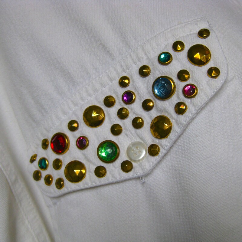 Here is a 100% Cotton Shirt from the 1970s in an white  with decorated collar and pocket flaps.
It's by Cotton Express.
The cotton is sturdy!  Not lightweight.
Curved hem
The studs are gold and the studs are set in gold.
The gold has a fair amount of tarnish as you can see in my closeup photos.
The chest pockets are real pockets
Marked size L which seems accurate for a modern size large person.:
Here are the flat measurements:
Shoulder to shoulder 20
Armpit to Armpit: 24
Width at hem: 23
Length: 27.75

Great condition,  there is a faint yellow mark near the lower buttons and as mentioned there is some tarnish on the gold tone metal studs and settings.

thanks for looking!
#67873