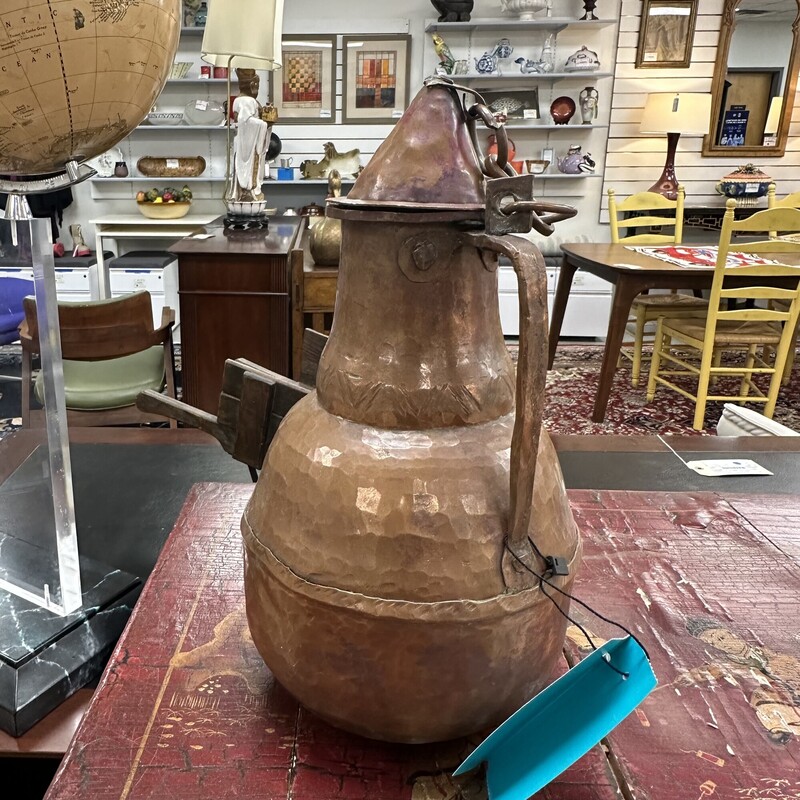 Copper Pitcher with Lid, Vintage, Made in Morocco<br />
Size: 12H