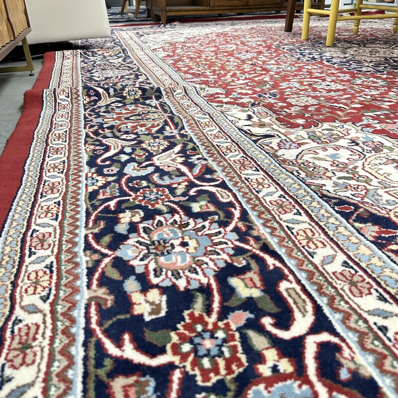 Hand Knotted Persian Rug<br />
Size: 13.5x10